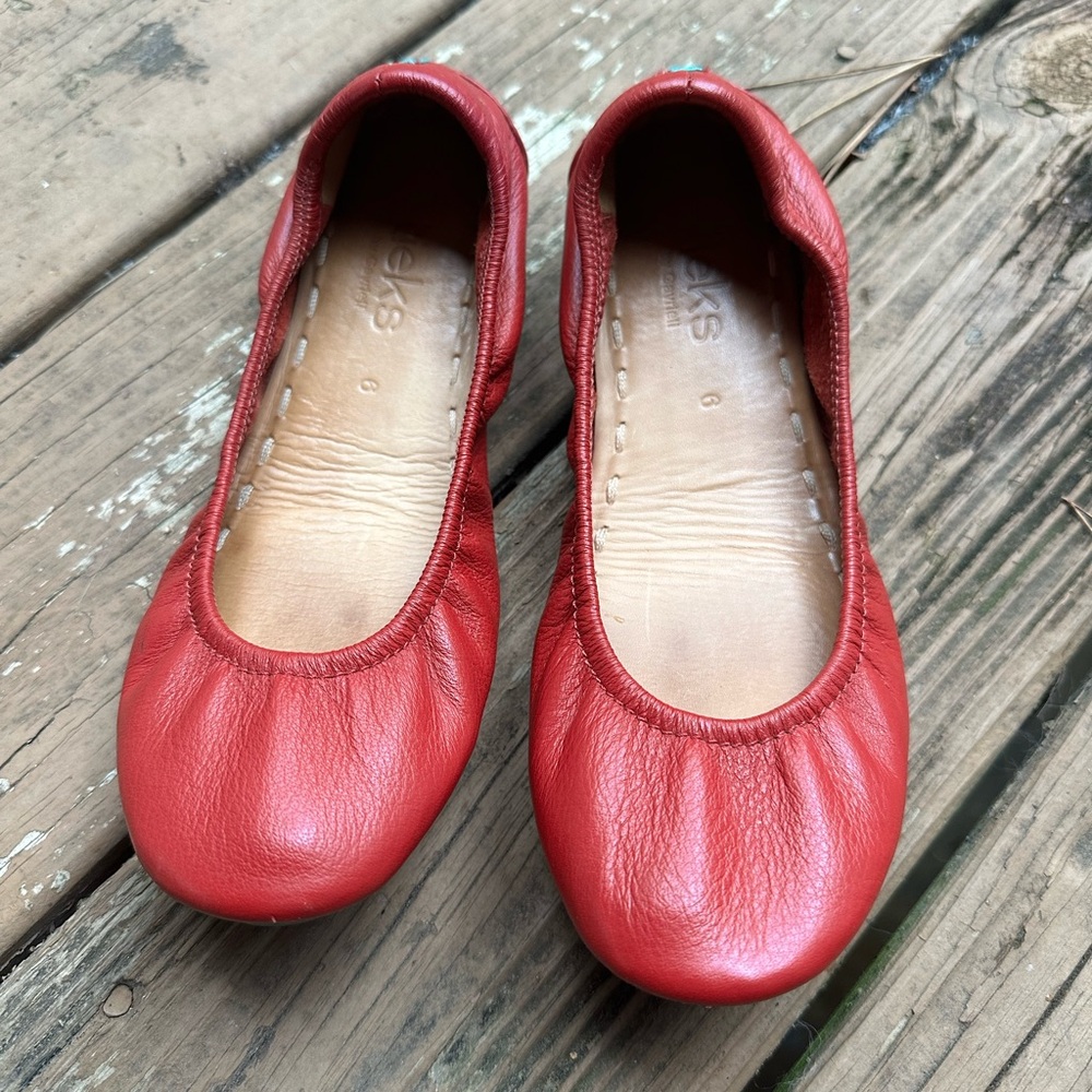 Tieks cardinal red flat size 6